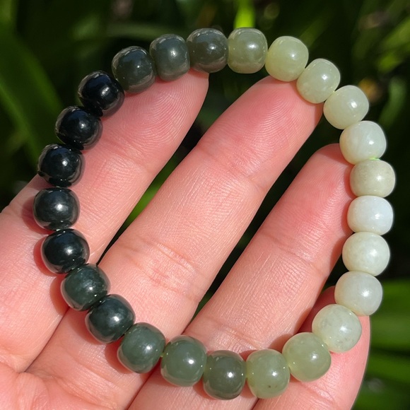 8mm stretchable donut shape jade‎ bracelet - Picture 2 of 13